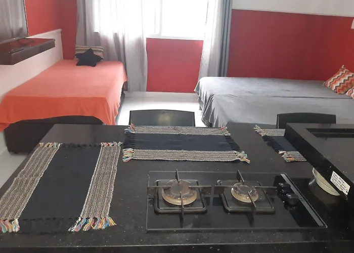 Kitnet em Guarujá - Pitangueiras  Apartamento